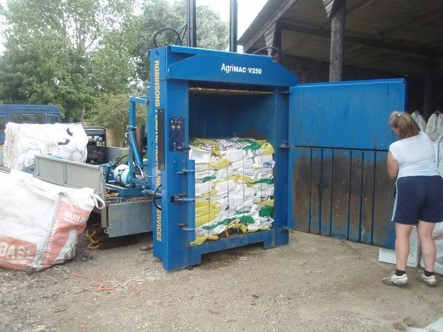 Bag compactor